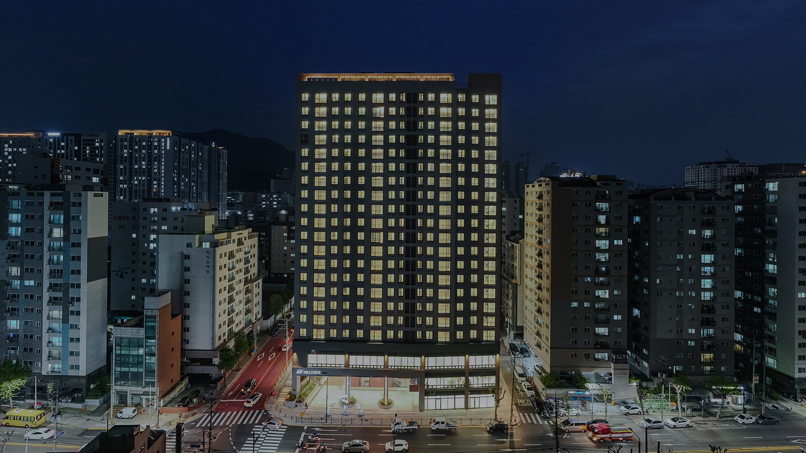 힐스테이트 안양펠루스 힐스테이트 안양펠루스 야간 정면 실사진 — 지상 20층 1개동